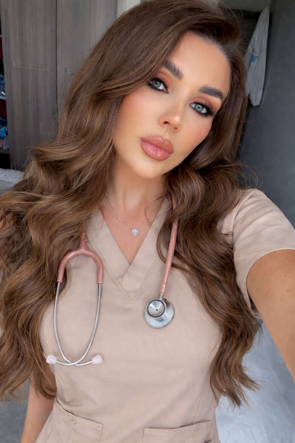 Roxzi - Advanced Aesthetic Practitioner